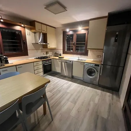Casa Fantastica En Zona Tranquila Un Todos Nuestra Casa Es Perfecta Tanto Familias Y Amigos Que Buscan Descanso, Ciclistas Que Desean Explorar La Zona Ciclistas Ofrecemos Un Espacio Seguro Guardar Bicicle Ferienhaus