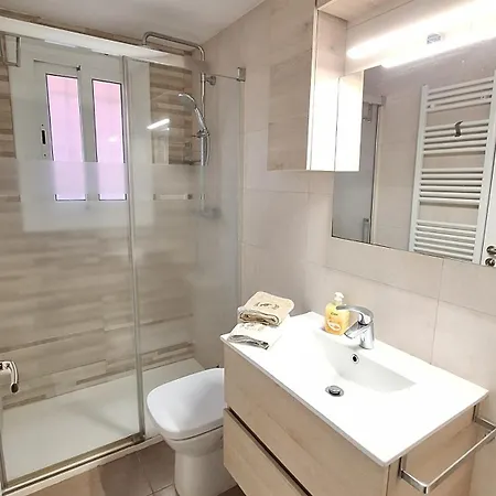 Casa Fantastica En Zona Tranquila Un Todos Nuestra Casa Es Perfecta Tanto Familias Y Amigos Que Buscan Descanso, Ciclistas Que Desean Explorar La Zona Ciclistas Ofrecemos Un Espacio Seguro Guardar Bicicle Ferienhaus *