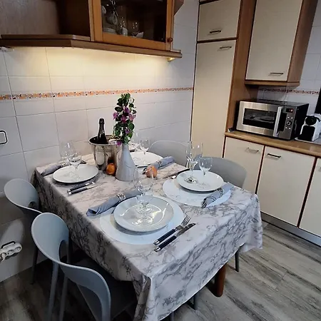 Ferienhaus Casa Fantastica En Zona Tranquila Un Todos Nuestra Casa Es Perfecta Tanto Familias Y Amigos Que Buscan Descanso, Ciclistas Que Desean Explorar La Zona Ciclistas Ofrecemos Un Espacio Seguro Guardar Bicicle Gerona