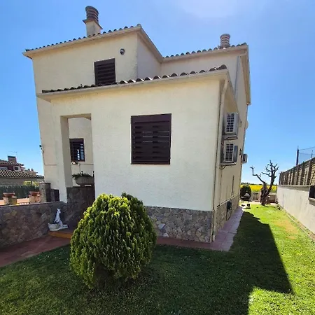 Ferienhaus Casa Fantastica En Zona Tranquila Un Todos Nuestra Casa Es Perfecta Tanto Familias Y Amigos Que Buscan Descanso, Ciclistas Que Desean Explorar La Zona Ciclistas Ofrecemos Un Espacio Seguro Guardar Bicicle
