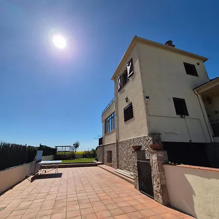 Ferienhaus Casa Fantastica En Zona Tranquila Un Todos Nuestra Casa Es Perfecta Tanto Familias Y Amigos Que Buscan Descanso, Ciclistas Que Desean Explorar La Zona Ciclistas Ofrecemos Un Espacio Seguro Guardar Bicicle Gerona