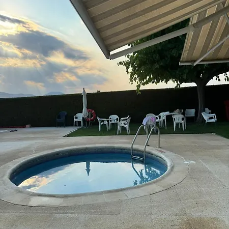 Ferienhaus Casa Fantastica En Zona Tranquila Un Todos Nuestra Casa Es Perfecta Tanto Familias Y Amigos Que Buscan Descanso, Ciclistas Que Desean Explorar La Zona Ciclistas Ofrecemos Un Espacio Seguro Guardar Bicicle