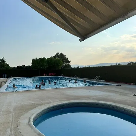 Ferienhaus Casa Fantastica En Zona Tranquila Un Todos Nuestra Casa Es Perfecta Tanto Familias Y Amigos Que Buscan Descanso, Ciclistas Que Desean Explorar La Zona Ciclistas Ofrecemos Un Espacio Seguro Guardar Bicicle Gerona