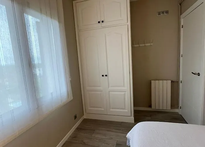 Дом отдыха Casa Fantastica En Zona Tranquila Un Todos Nuestra Casa Es Perfecta Tanto Familias Y Amigos Que Buscan Descanso, Ciclistas Que Desean Explorar La Zona Ciclistas Ofrecemos Un Espacio Seguro Guardar Bicicle Жирона