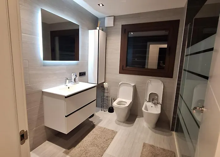 Дом отдыха Casa Fantastica En Zona Tranquila Un Todos Nuestra Casa Es Perfecta Tanto Familias Y Amigos Que Buscan Descanso, Ciclistas Que Desean Explorar La Zona Ciclistas Ofrecemos Un Espacio Seguro Guardar Bicicle *