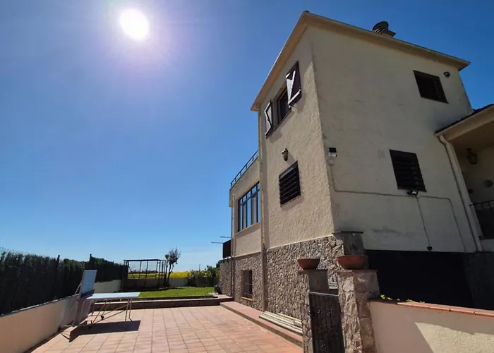 Дом отдыха Casa Fantastica En Zona Tranquila Un Todos Nuestra Casa Es Perfecta Tanto Familias Y Amigos Que Buscan Descanso, Ciclistas Que Desean Explorar La Zona Ciclistas Ofrecemos Un Espacio Seguro Guardar Bicicle Жирона